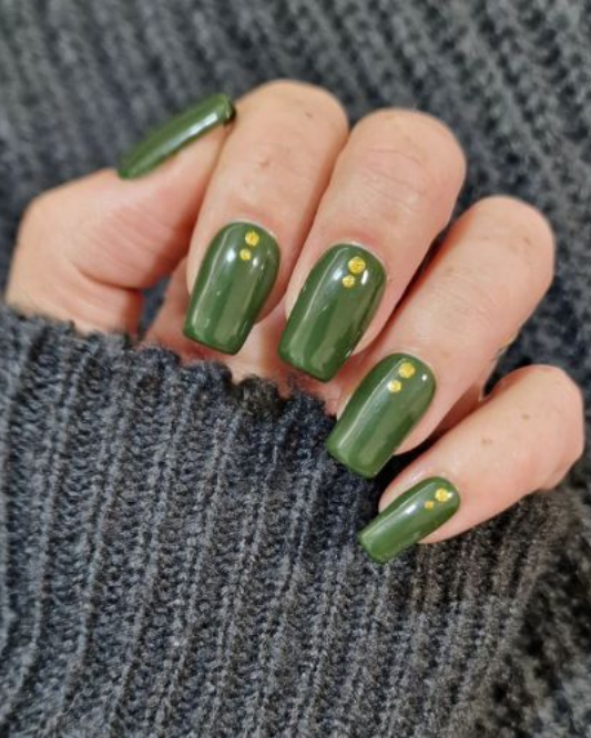 green holiday nail designs