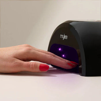 A Guide to UV vs LED Nail Lamps – What are the Differences?